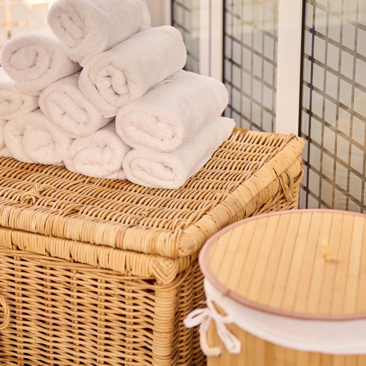 hotel-watthalden-fitness4 Der Fitnessbereich. Detailaufnahme von frischen Handtüchern und Wellness-Accessoires für das Training.